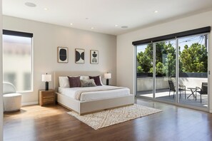 Unclassified image, 4 of 82, button