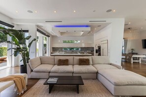 Unclassified image, 2 of 82, button