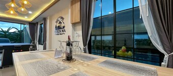 Queen Ma Pool Villa