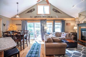 Televisión, chimenea, oficina