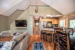 TV, fireplace, offices