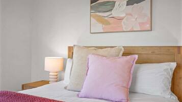 3 bedrooms, iron/ironing board, free WiFi, bed sheets