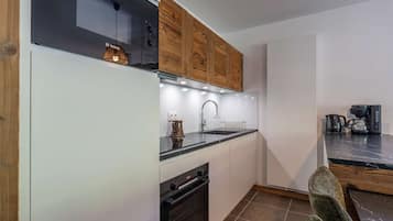 Kjøleskap, mikrobølgeovn, ovn og oppvaskmaskin