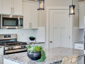 Mikrowelle, Ofen, Herdplatte, Geschirrspüler