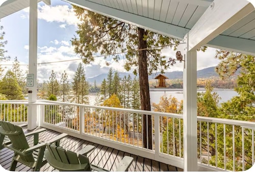 Lake Front Home in Bass Lake - Hot Tub, Private Marina and Dock, Fire Pit