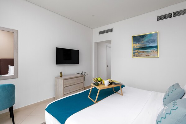 Apartment | 2 bedrooms - Elegant Palm Retreat w Iconic Sea Marina Vws (Dubai)