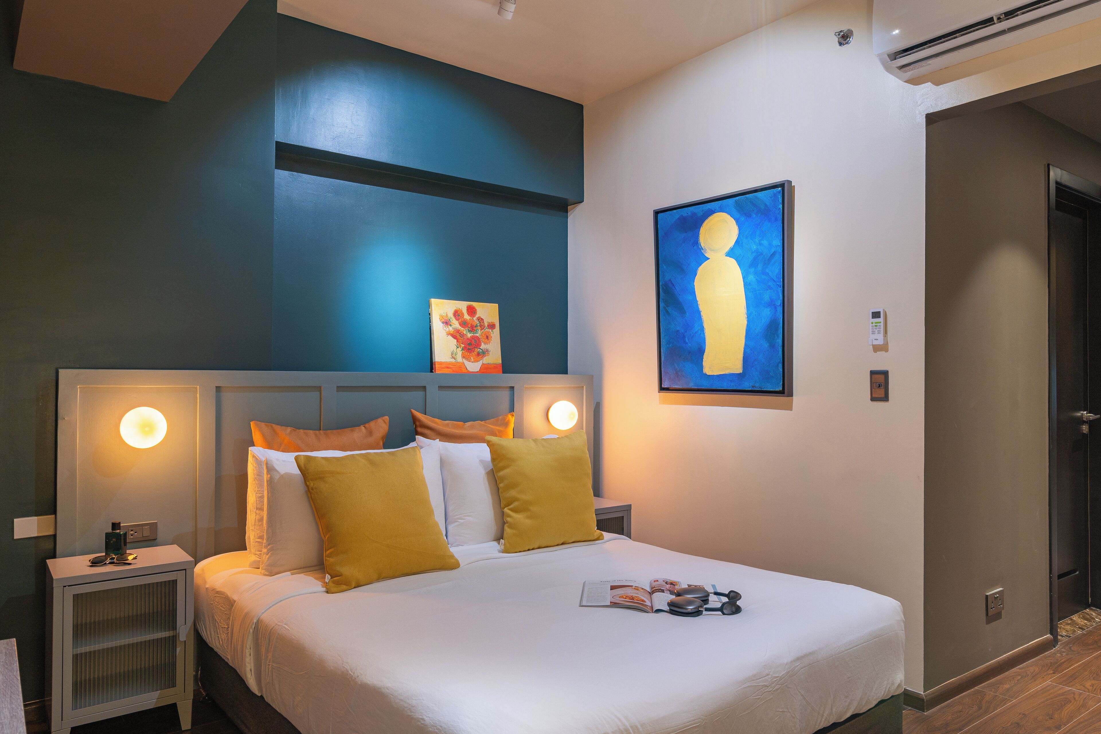 Deluxe Apartment, 1 Queen Bed with Sofa bed, Kitchen, City View | Individually decorated, individually furnished, desk, laptop workspace