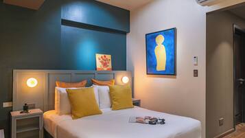 Deluxe Apartment, 1 Queen Bed with Sofa bed, Kitchen, City View | Individually decorated, individually furnished, desk, laptop workspace