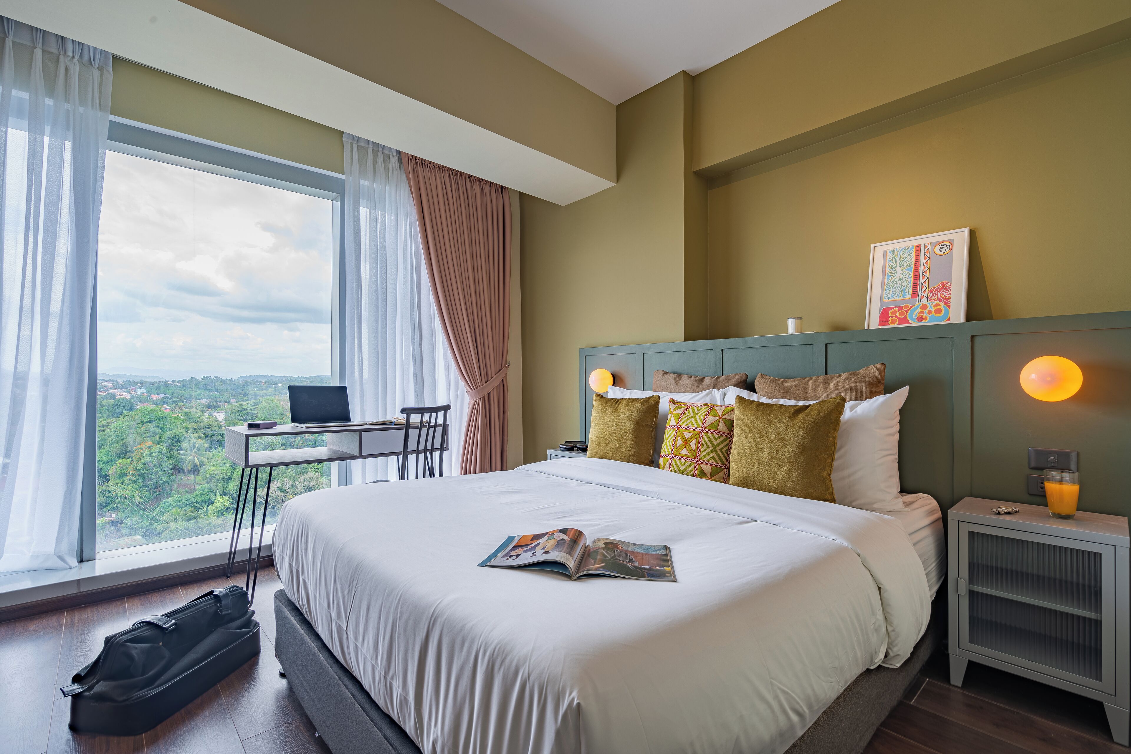 Deluxe Apartment, 1 Queen Bed with Sofa bed, Kitchen, City View | Individually decorated, individually furnished, desk, laptop workspace