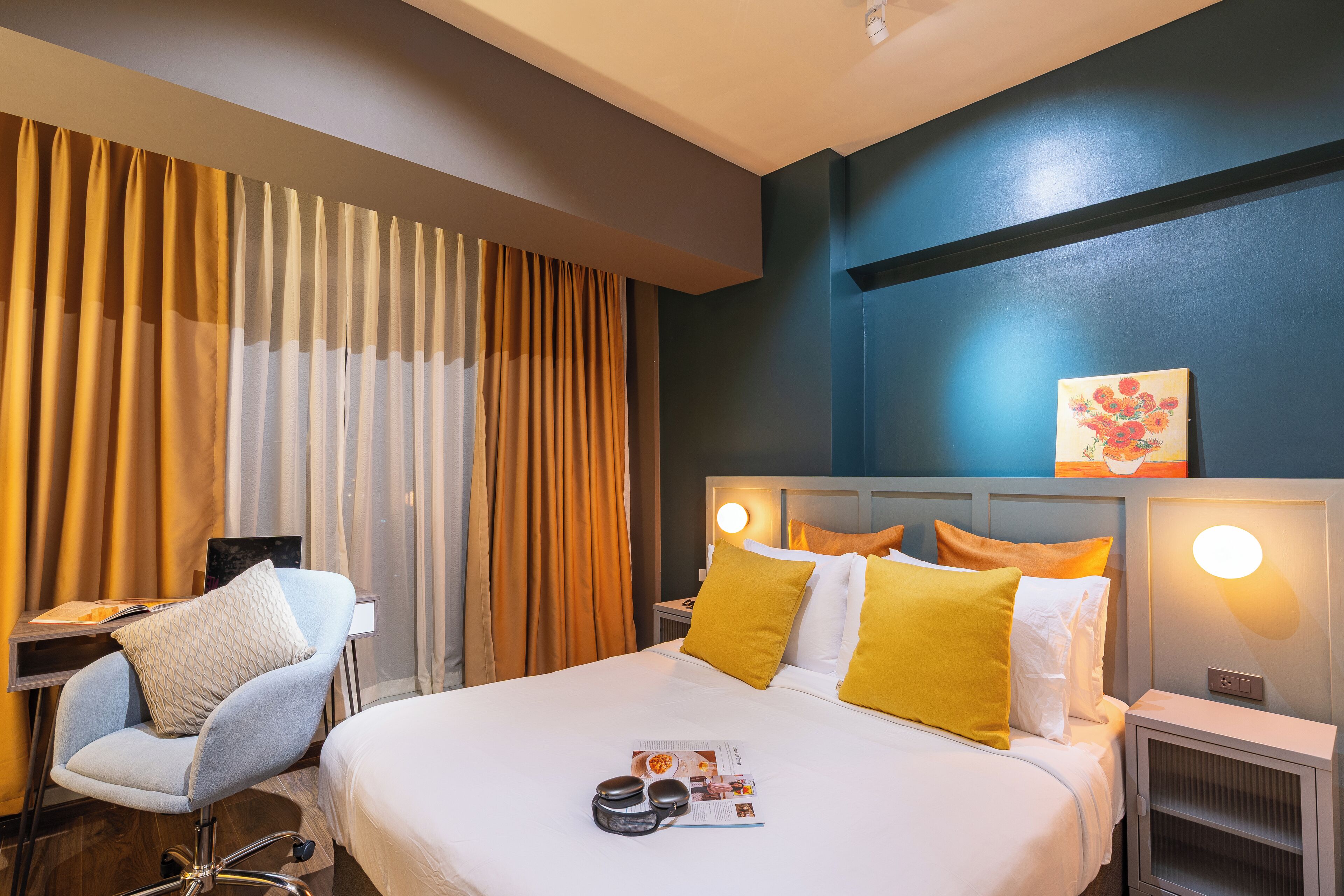 Deluxe Apartment, 1 Queen Bed with Sofa bed, Kitchen, City View | Individually decorated, individually furnished, desk, laptop workspace