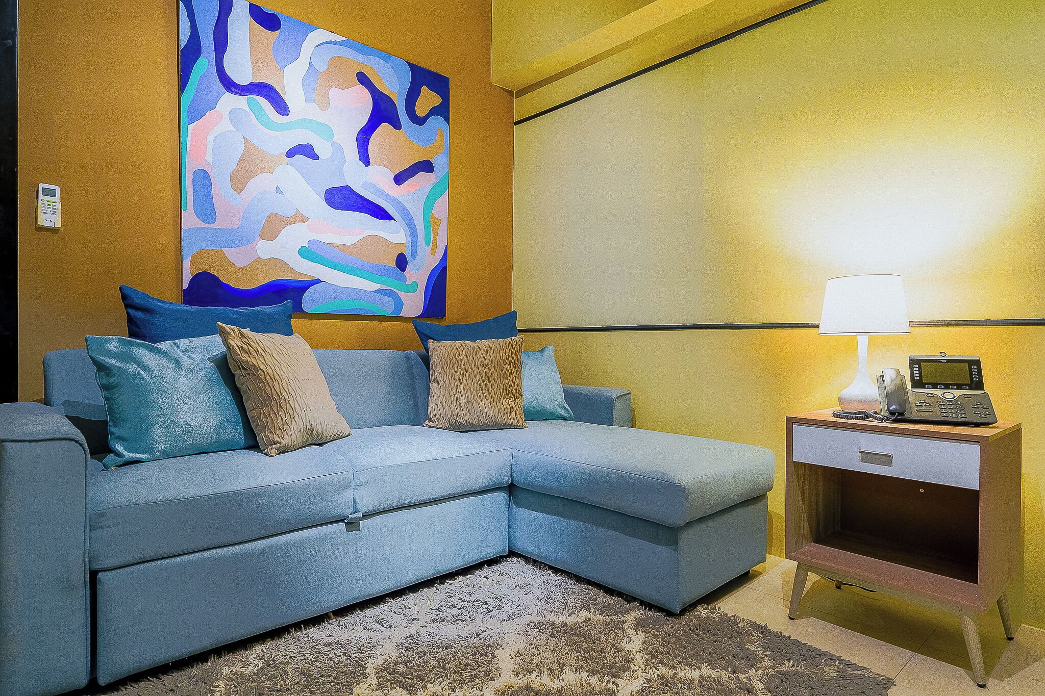 Apartemen Deluks, 1 Tempat Tidur Queen dengan tempat tidur Sofa, balkon, pemandangan kota | Area keluarga