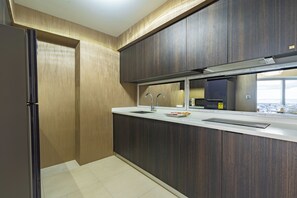 Deluxe Apartment, 1 Bedroom, Bathtub, Ocean View | Private kitchen | Fridge, microwave - Aeon Towers  (Davao)
