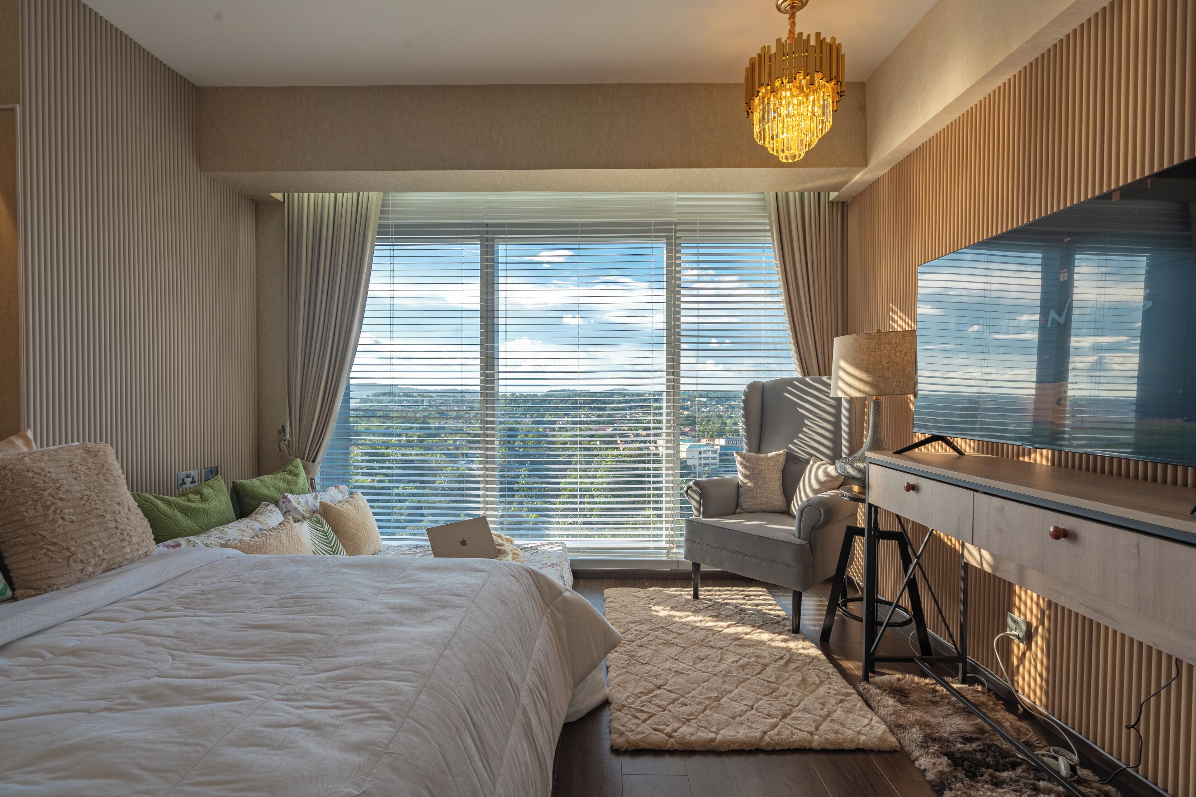 Deluxe Apartment, 1 Queen Bed with Sofa bed, Kitchen, City View | Individually decorated, individually furnished, desk, laptop workspace