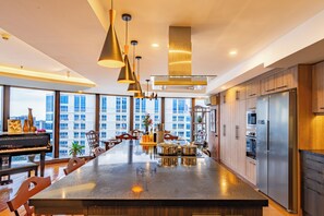 Private kitchen - Aeon Towers Private Residential Apartments I Next to Abreeza Ayala Malls I Prime Location l Fast Wifi l Free Pool I Managed by Bleuspace (Davao)