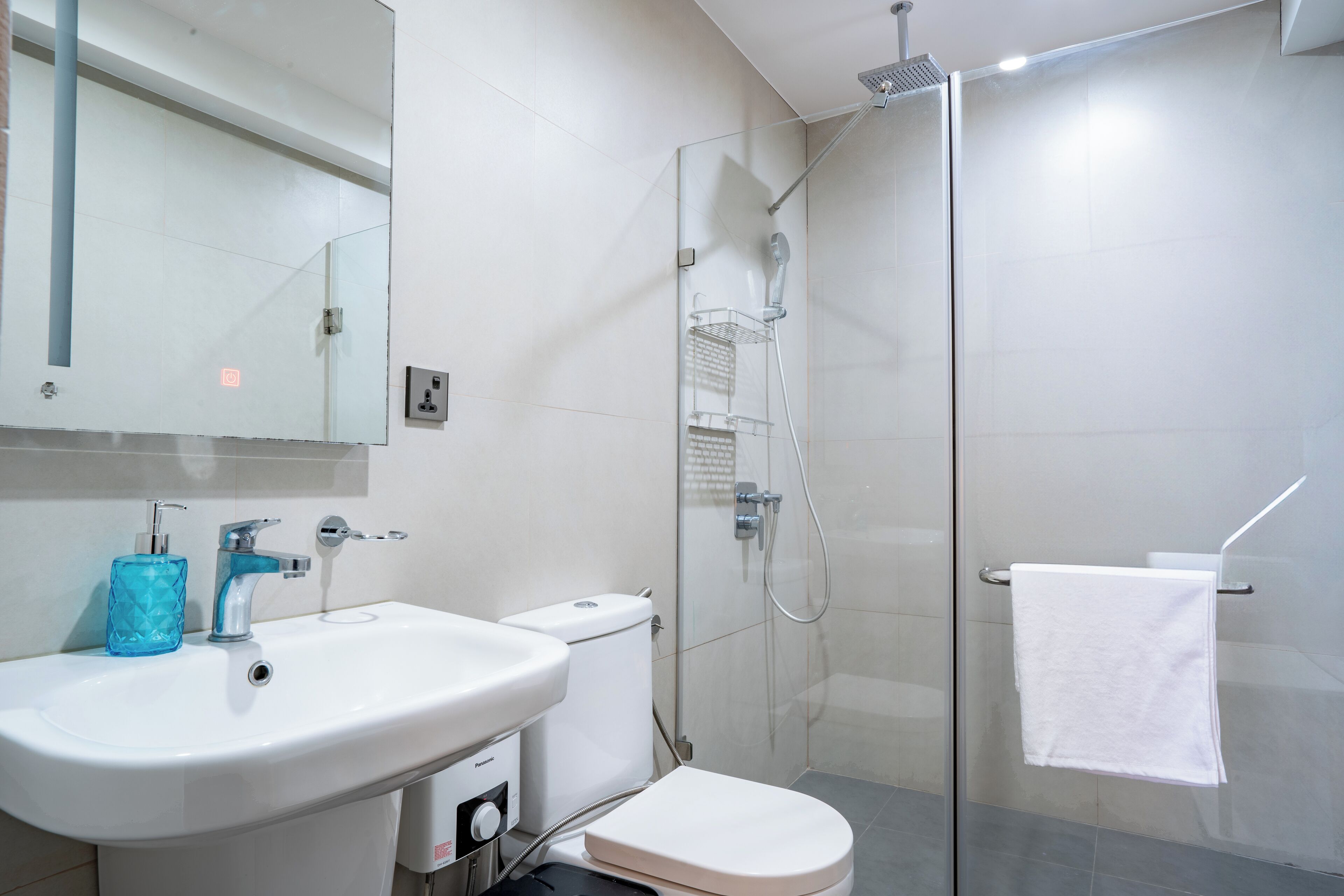 Deluxe Apartment, 2 Bedrooms, Balcony, Ocean View | Bathroom | Combined shower/tub, free toiletries, hair dryer, bidet