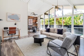 TV, stereo - Blueground | Crescent Park, view, nr Stanford (Palo Alto)