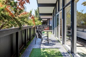 Terrace/patio - Blueground | Crescent Park, view, nr Stanford (Palo Alto)