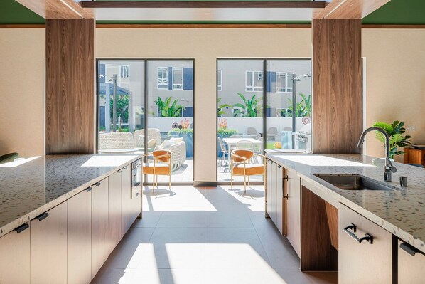 Interior - Blueground | Old San Leandro, fitness center, nr Park (San Leandro)