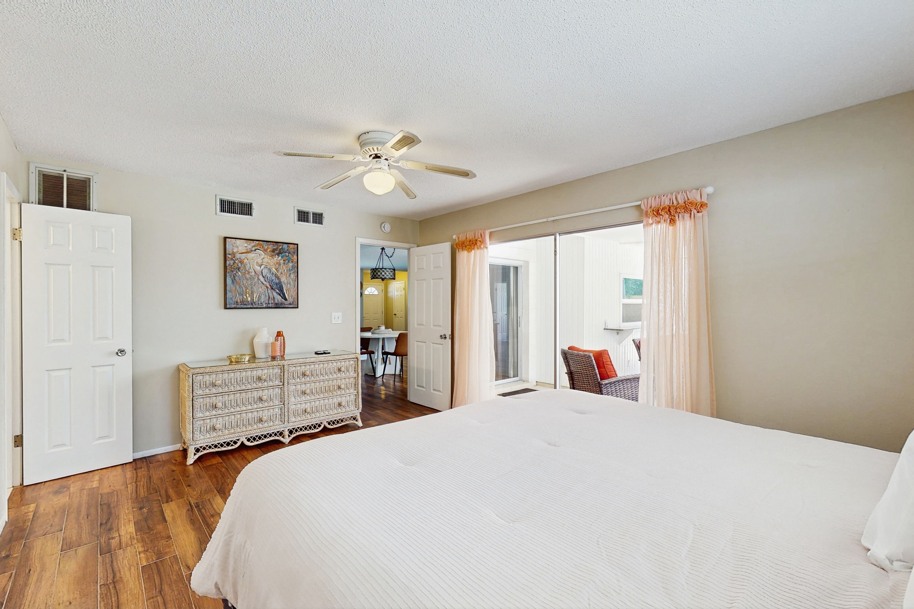 3 chambres, fer et planche à repasser, accès Internet, draps fournis