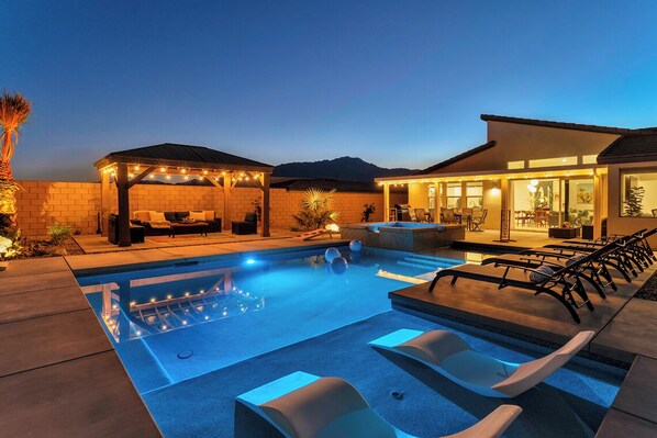 Pool - Desert Retreat - Pool/Spa, Games, EV Charger, Paul McCartney Ready! (Desert Hot Springs)