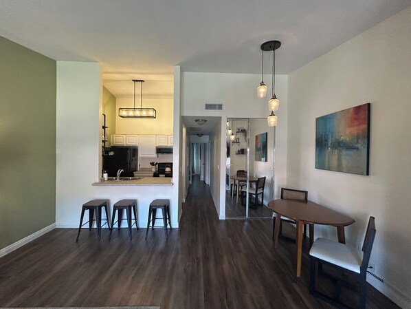Dining - Located in a gated community - calm and welcoming perfect for a quiet time away. (Phoenix)