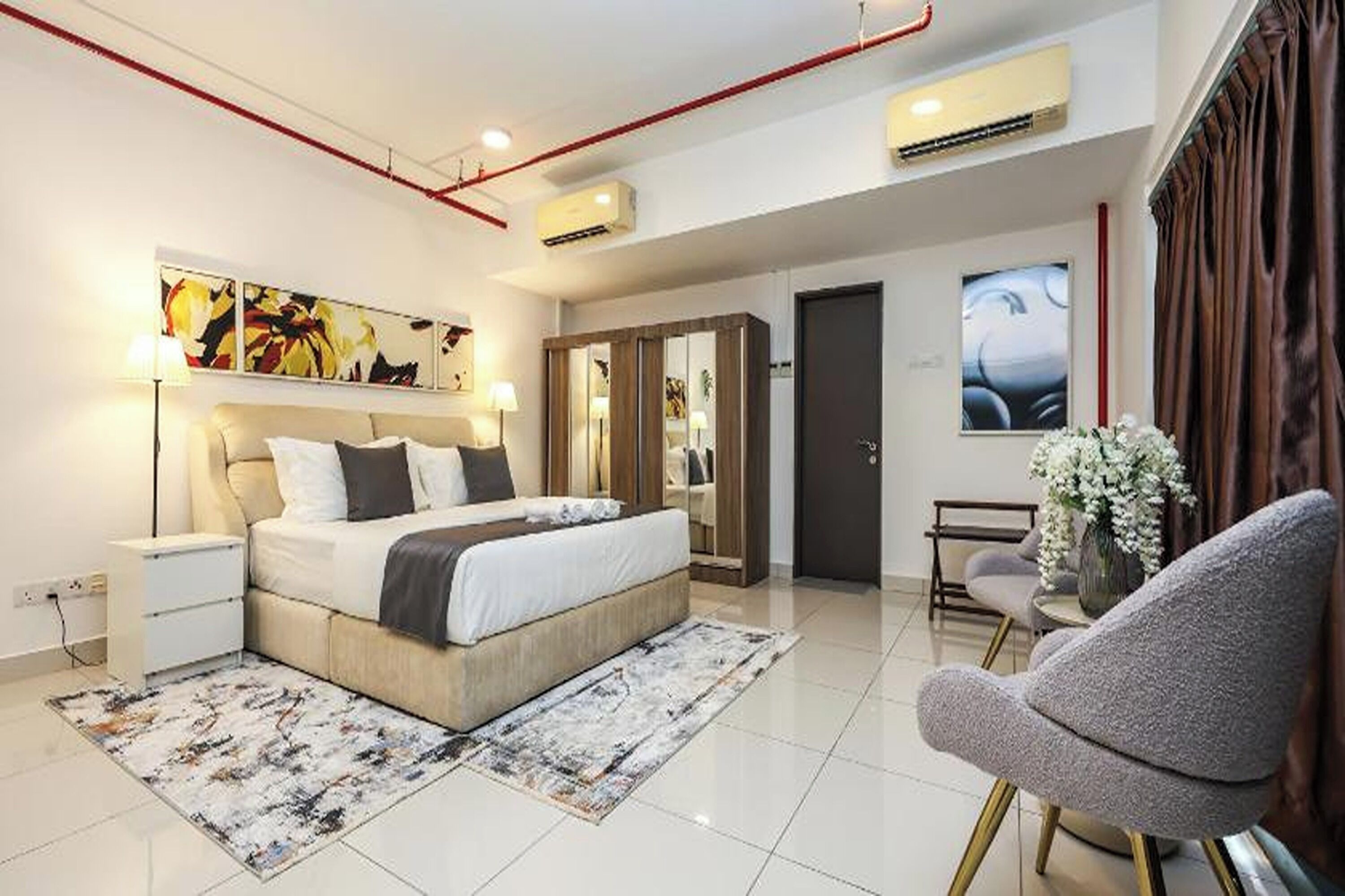 PREMIUM KING DUPLEX | โต๊ะทำงาน, เตารีด/โต๊ะรีดผ้า, Wi-Fi ฟรี, ผ้าปูที่นอน