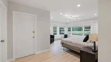 6 bedrooms, iron/ironing board, travel crib, free WiFi