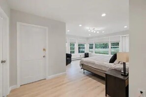 6 bedrooms, iron/ironing board, travel crib, free WiFi