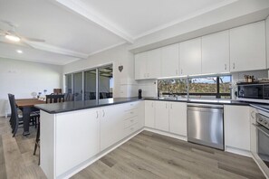 Fridge, microwave, stovetop, dishwasher