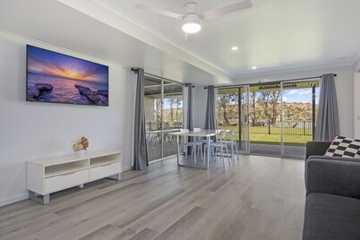 Absolute Waterfront Bliss – Pet Friendly, Seperate living areas, Family Shack.