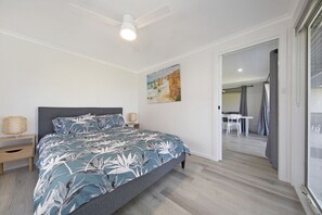 6 bedrooms, bed sheets