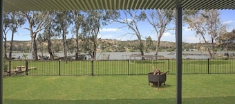 Absolute Waterfront Bliss – Pet Friendly, Seperate living areas, Family Shack.