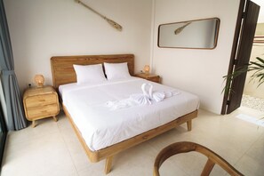 Desk, laptop workspace, iron/ironing board, free WiFi - Villa Bikini Top (Kerobokan)