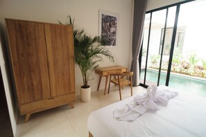 Desk, laptop workspace, soundproofing, iron/ironing board - Villa Bikini Top (Kerobokan)