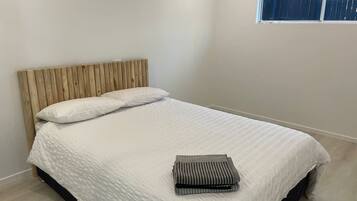 2 bedrooms, iron/ironing board, WiFi, bed sheets