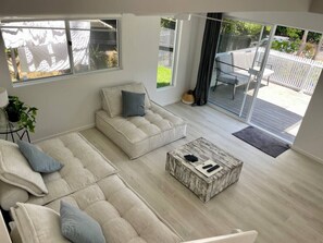 TV - UNIT 3, Henderson,sunshine beach,100m beach, (Sunshine Beach)