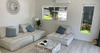 UNIT 3, Henderson,sunshine beach,100m beach,