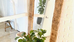 Interior - `WHITE BEACH HOUSE` High on Belmore, PETS welcome (Sunshine Beach)