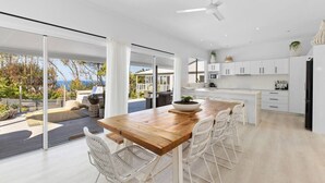 Dining - `WHITE BEACH HOUSE` High on Belmore, PETS welcome (Sunshine Beach)