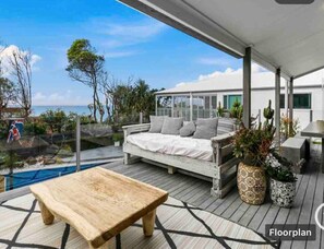 Outdoor dining - `WHITE BEACH HOUSE` High on Belmore, PETS welcome (Sunshine Beach)
