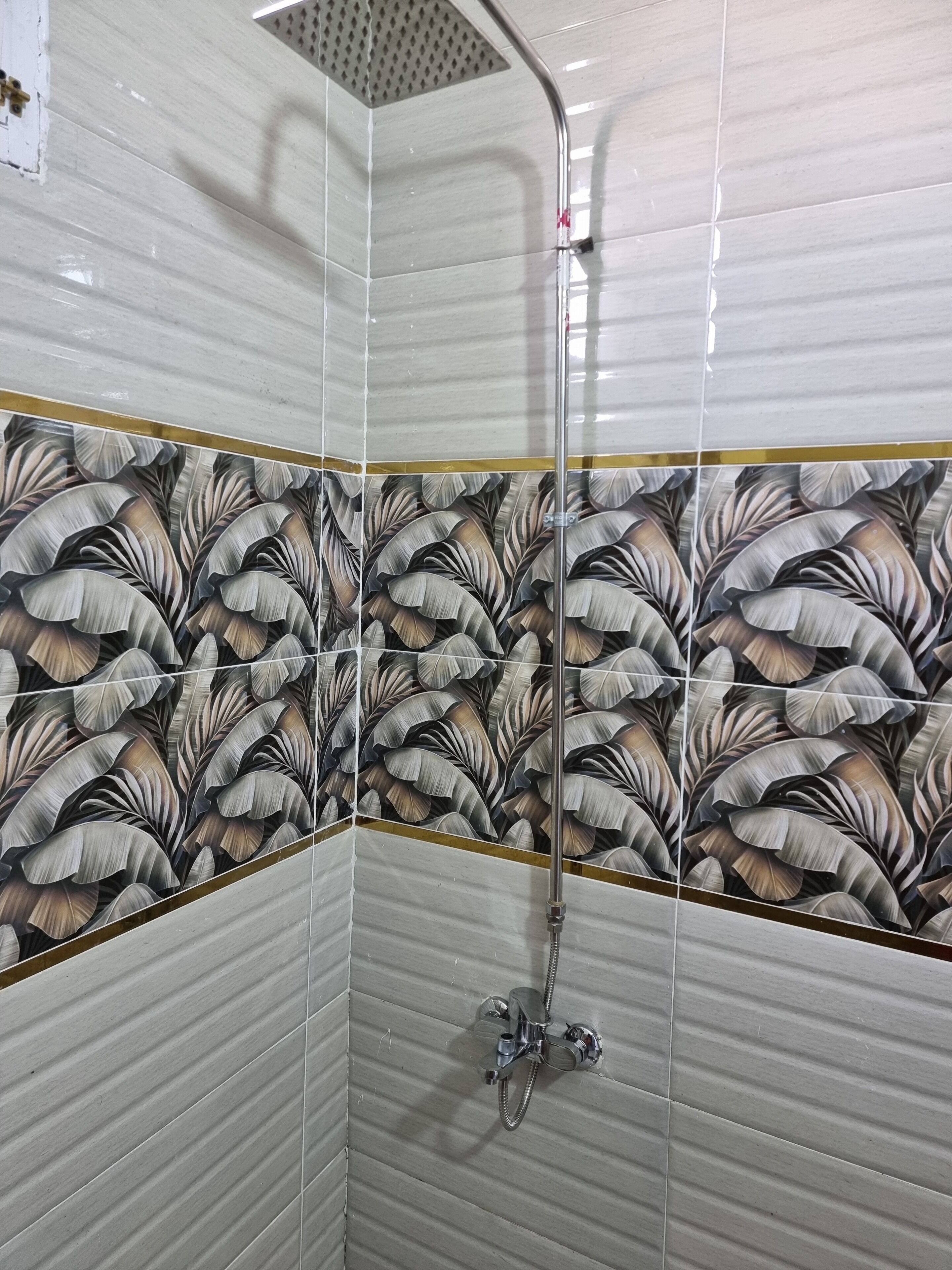 Haartrockner, Handtücher, Seife, Toilettenpapier