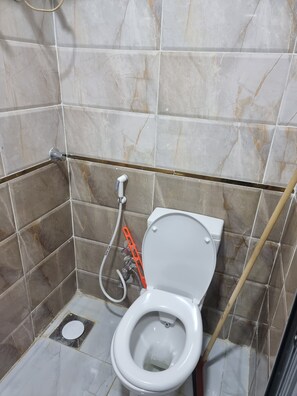Hårtørrer, håndklæder, Sæbe, Toiletpapir