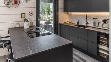 Fridge, microwave, dishwasher, cookware/dishes/utensils