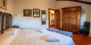 3 bedrooms, free WiFi, bed sheets