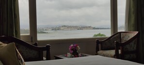 Luxury Suite, Lake View | Free WiFi