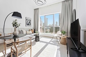 TV, offices - Silkhaus Bay Central Tower | Near Marina Mall (Dubai)