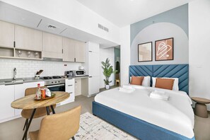 Desk, iron/ironing board, WiFi, bed sheets