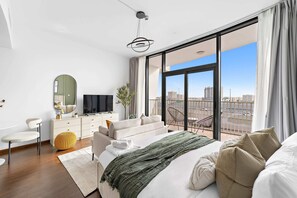 Desk, iron/ironing board, WiFi, bed sheets