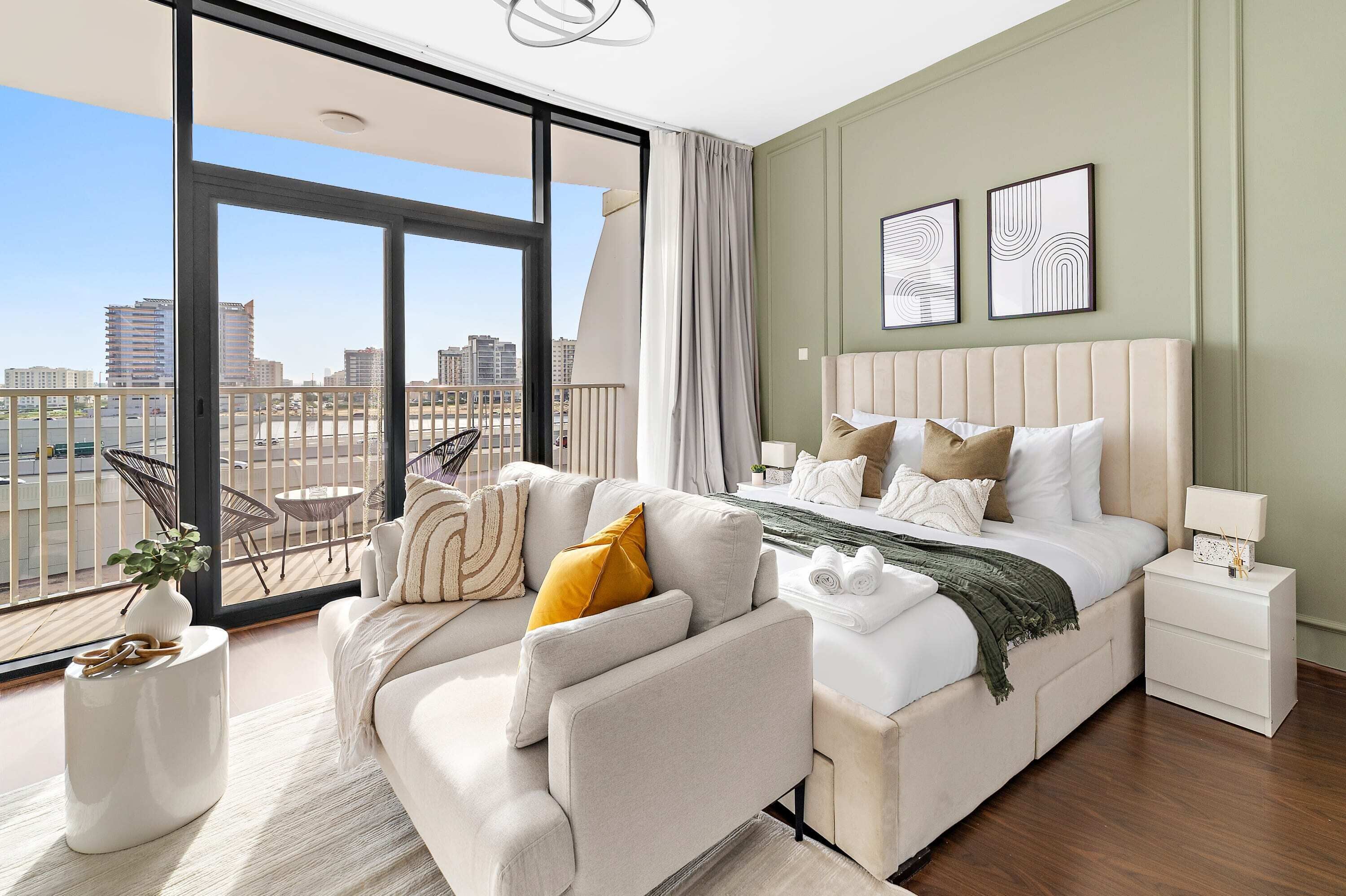 Desk, iron/ironing board, WiFi, bed sheets