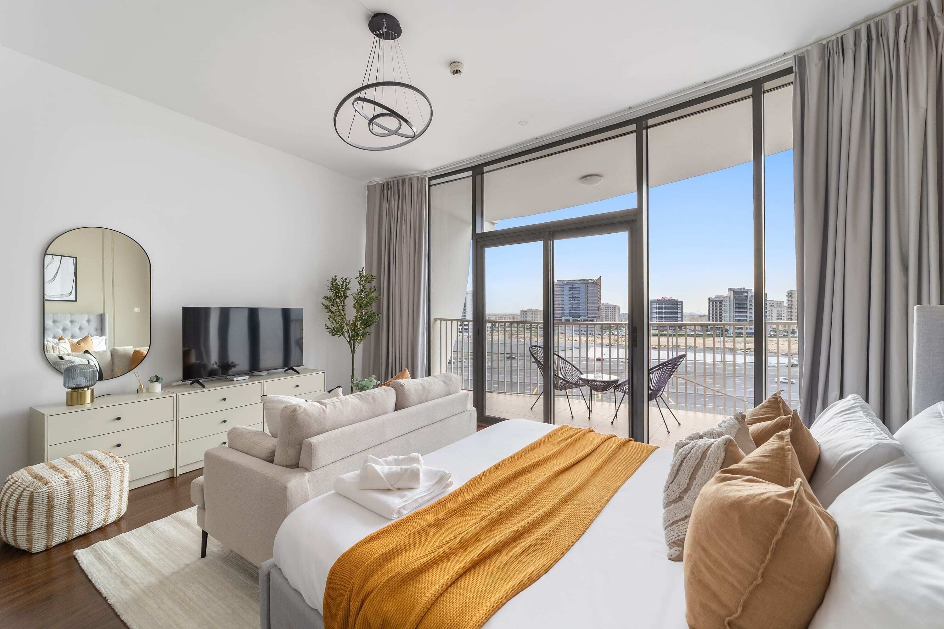 Desk, iron/ironing board, WiFi, bed sheets